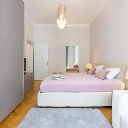 Big Bright Two-bedroom In Old Town * 布拉格