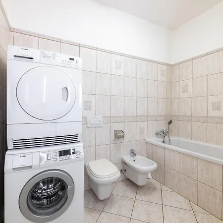 Big Bright Two-bedroom In Old Town 公寓 *