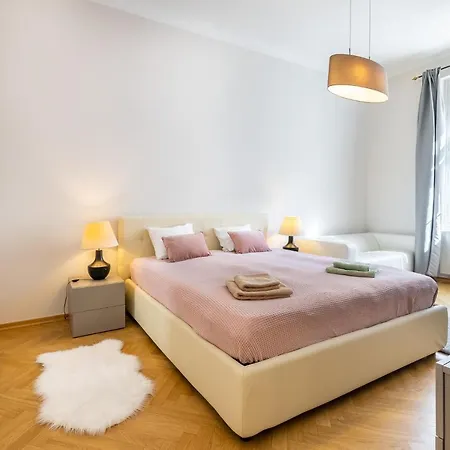 公寓 Big Bright Two-bedroom In Old Town