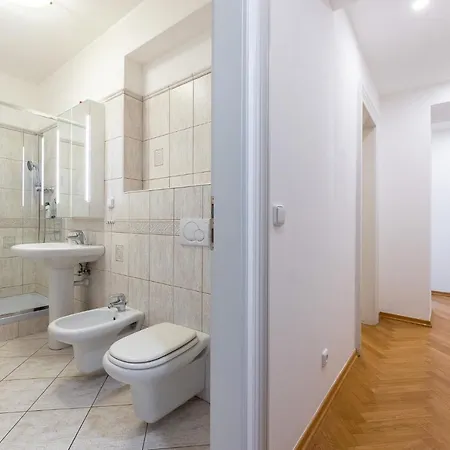 Big Bright Two-bedroom In Old Town Apartment Prague