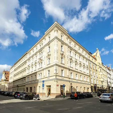 Big Bright Two-bedroom In Old Town * Prague