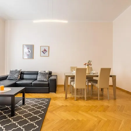 Big Bright Two-bedroom In Old Town Apartment