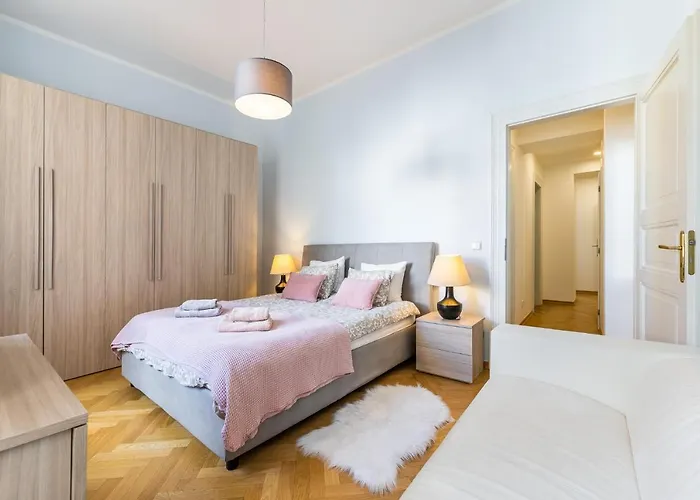 Apartament Big Bright Two-bedroom In Old Town *