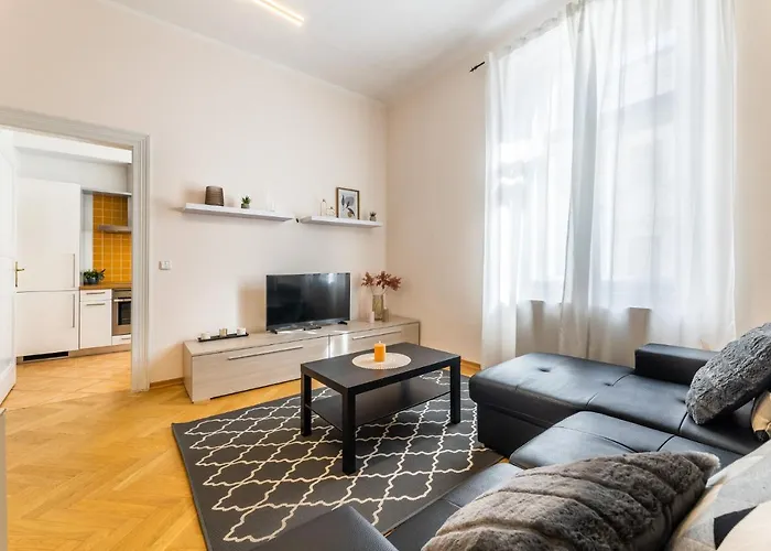Big Bright Two-bedroom In Old Town Apartament *