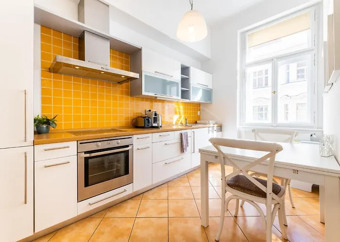 Big Bright Two-bedroom In Old Town * Praga