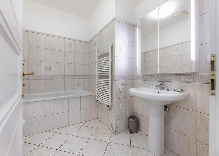 Apartament Big Bright Two-bedroom In Old Town Praga