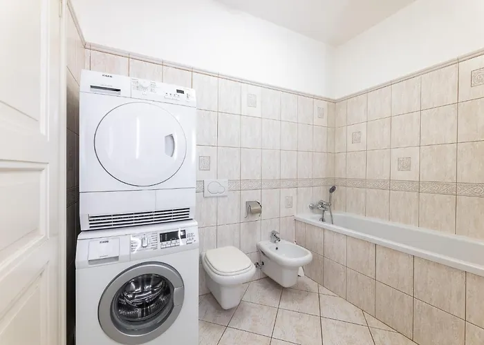 Big Bright Two-bedroom In Old Town Apartament *