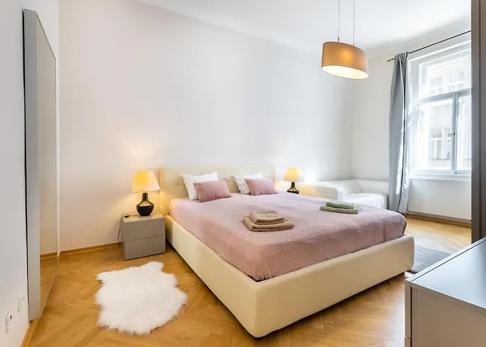 Apartament Big Bright Two-bedroom In Old Town
