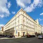 Big Bright Two-bedroom In Old Town * Prague