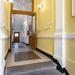 Big Bright Two-bedroom In Old Town Appartement *