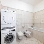 Big Bright Two-bedroom In Old Town Appartement *